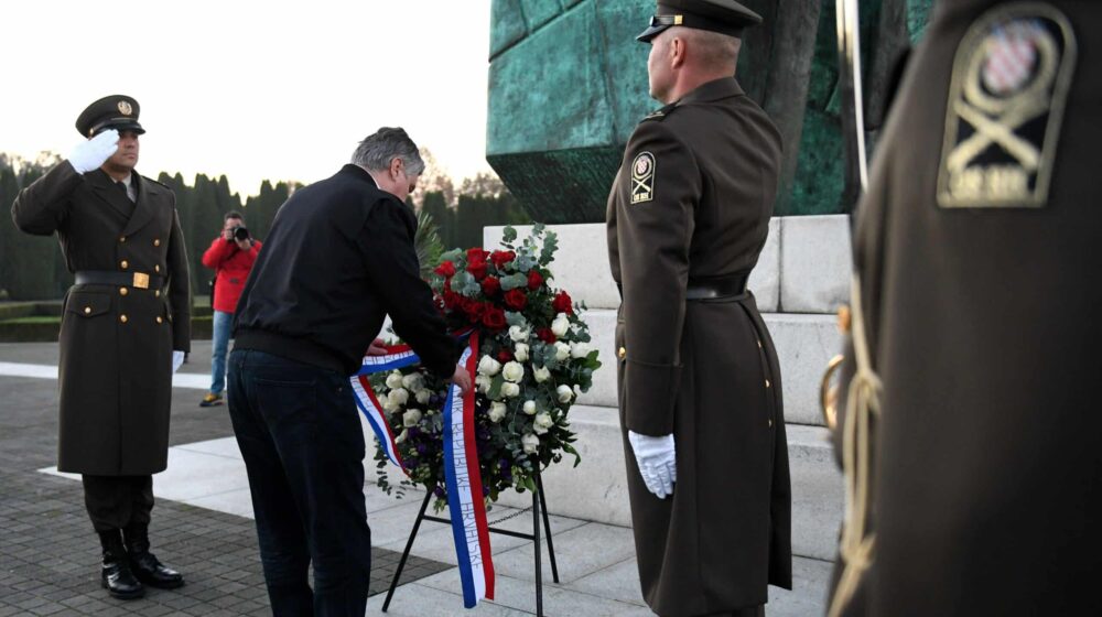 Milanović odao počast žrtvama Vukovara, sutra ide u Škabrnju 1