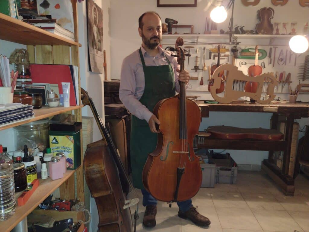 Kako je Kragujevčanin Boris postao jedini majstor u Srbiji za izradu violina: Životni put preko Italije do rodnog grada 14