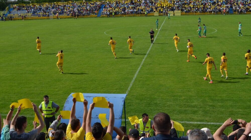 Filmska scena u Vranjskoj Banji: Muškarac sa svojim sinovima sekirom napao fudbalskog sudiju na utakmici 1