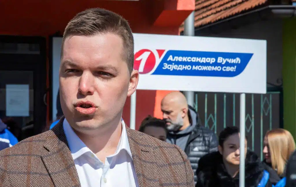 Ko je Đorđe Dabić, funkcioner SNS koji demantuje da je vlasnik lokala na Vračaru u kojem je pronađena bomba? 2 Ko je Đorđe Dabić, funkcioner SNS koji demantuje da je vlasnik lokala na Vračaru u kojem je pronađena bomba? 2