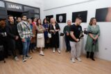 Foto_Darko Babić-7 Otvorena izložba fotografija „Jedina moja“ u Novom Sadu koja tematizuje nasilje nad ženama i femicid u Srbiji (FOTO) 8