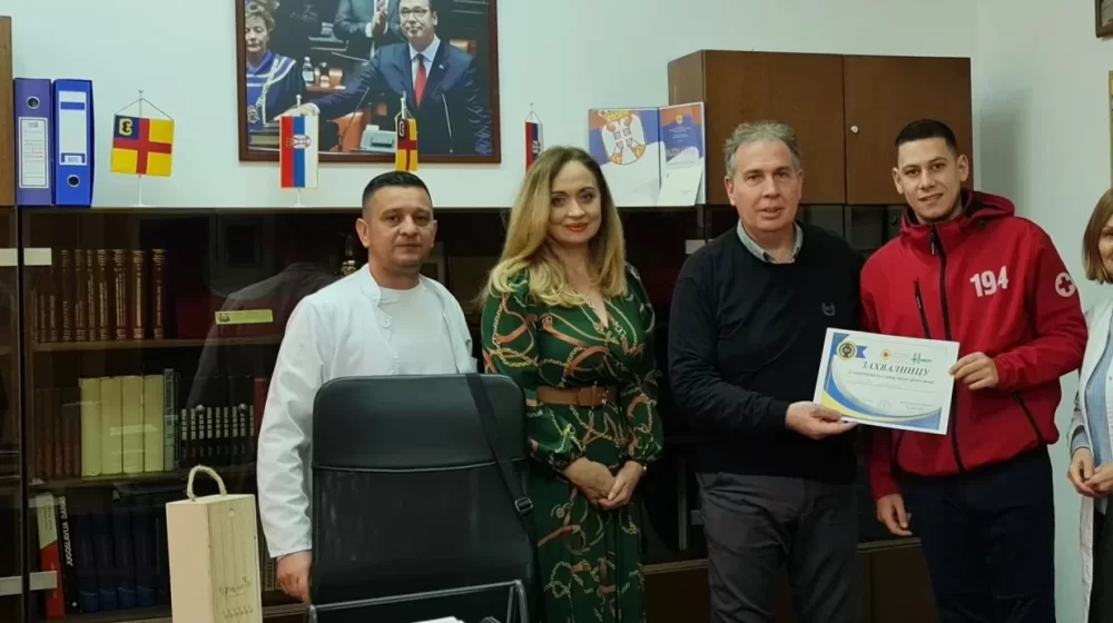 Pohvala direktora ZC u Vranju za vozača Hitne pomoći Hristijana Spasića koji je vratio vlasniku novčanik sa 3.500 evra 1