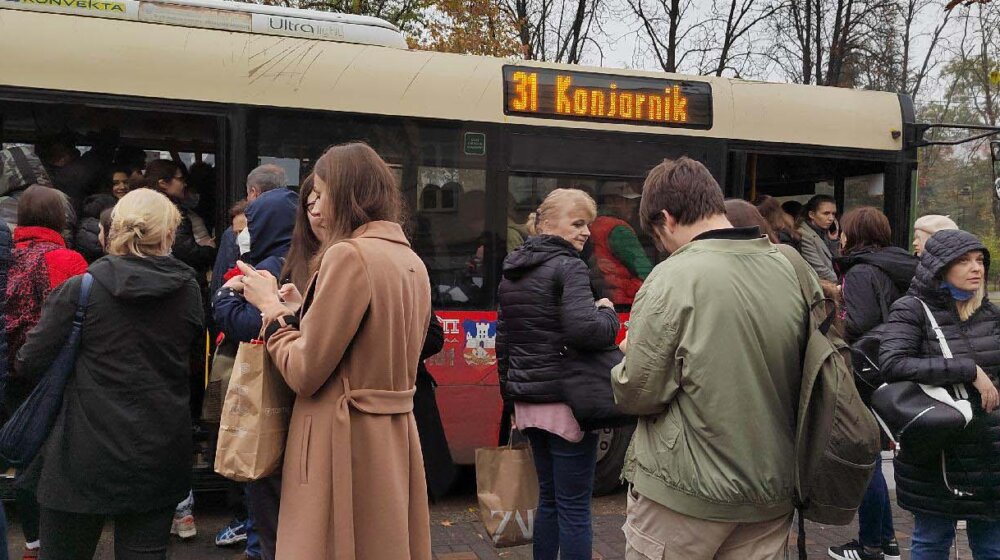 "Šapić se nije protivio ugovoru s Kentkartom, a sad korupcijom štiti svoj interes": Šta znamo o slučaju koji potresa Beograd? 1