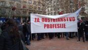 IMG_20221130_122010 "Sve ste nam uzeli, dostojanstvo ne damo": Prosvetari predali zahteve posle protesta zbog nasilja nad nastavnicima 4