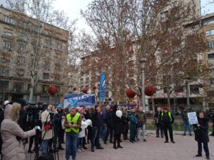 "Sve ste nam uzeli, dostojanstvo ne damo": Prosvetari predali zahteve posle protesta zbog nasilja nad nastavnicima 2
