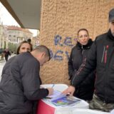 Škola u selu Čumić jedina je rešila problem skupih udžbenika: Roditelji kragujevačkih osnovaca potpisali peticiju za besplatno osnovno obrazovanje 2