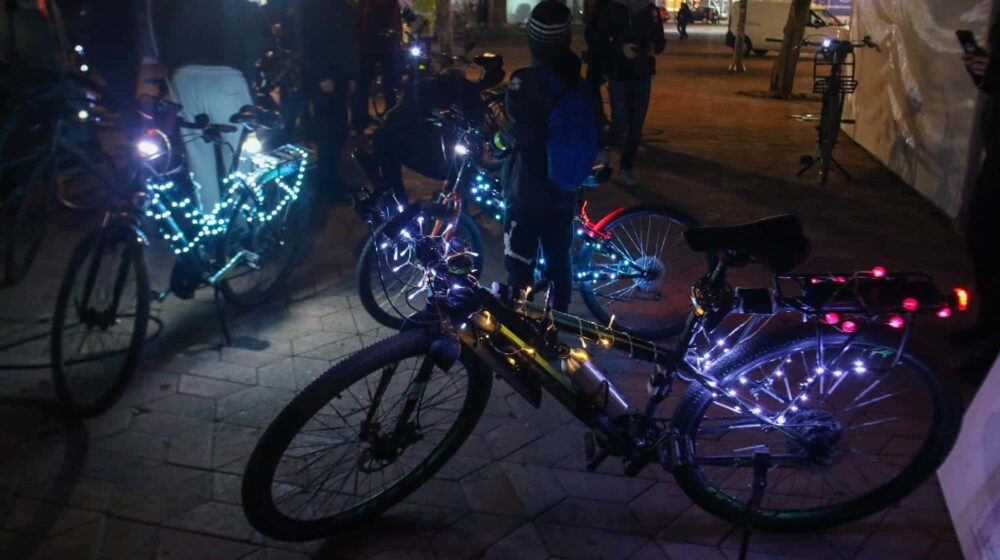 Beogradska Kritična masa održala "svetleću" biciklističku vožnju 1