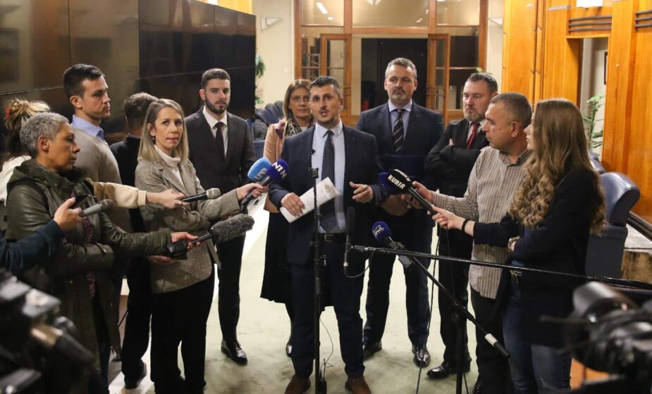 Opozicija smatra da je Šapić uzročnik problema u Beogradu, odborniku Moramo izrečene dve opomene 1