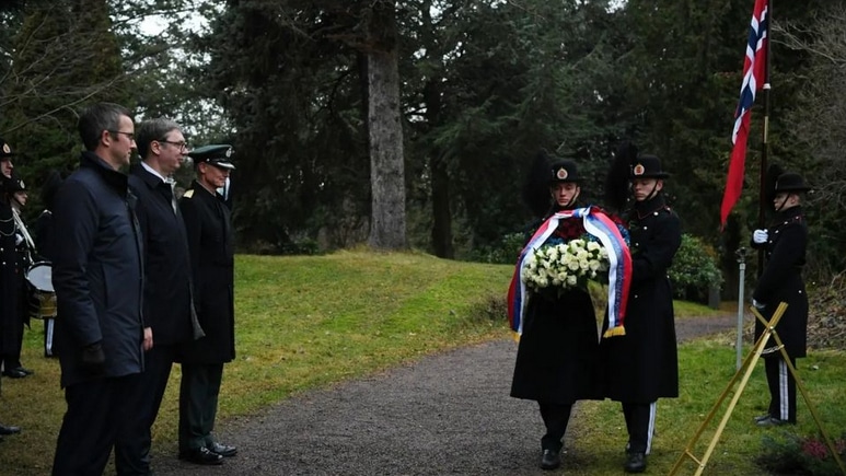 Vučić položio venac na spomenik stradalim Jugoslovenima u okupiranoj Norveškoj 1