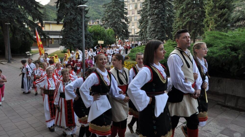 Majdanpek: Narodna tradicija živi i čuvaju je folklorni ansambli 3 Majdanpek: Narodna tradicija živi i čuvaju je folklorni ansambli 3