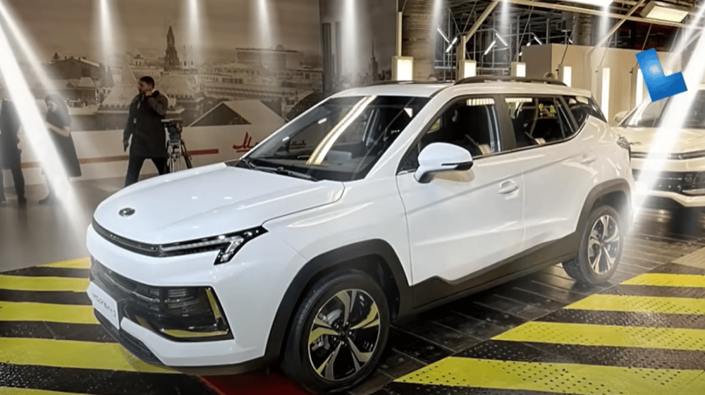 (VIDEO) Predstavljen novi "moskvič", do kraja 2022. biće sklopljeno 600 komada 1