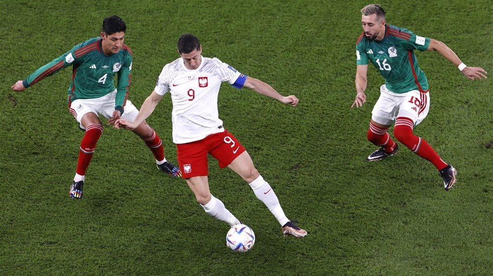 Očoa odbranio penal Levandovskom i sačuvao Meksiko: Remi sa Poljskom po ukusu Argentine 1