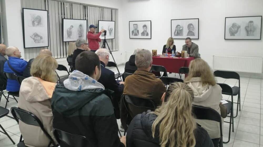 Vršnjačko nasilje, neprilagođenost, nerazumevanje, prijateljstvo, ljubav: Knjiga "Mostovi u nama" predstavljena Majdanpečanima 1