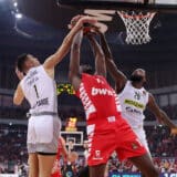 Surov kraj pobedničke serije, Olimpijakos prejak za desetkovan Partizan 11