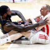 (VIDEO) Dueli na terenu, tuče na tribinama, krv, znoj, suze... : Amerikanci ekranizovali košarkaški derbi Crvene zvezde i Partizana 7