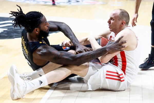 (VIDEO) Dueli na terenu, tuče na tribinama, krv, znoj, suze... : Amerikanci ekranizovali košarkaški derbi Crvene zvezde i Partizana 1