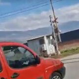 U Pirotu voz prolazi, a rampa podignuta: Zamalo izbegnuta teška nesreća (VIDEO) 10