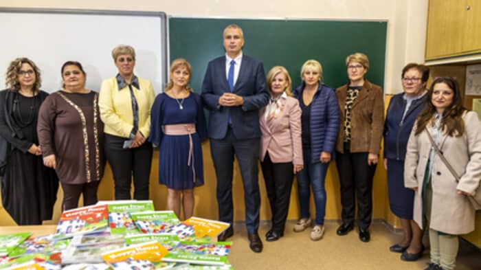 Subotica: Dodeljeni udžbenici za socijalno ugrožene učenike iz romske zajednice 1