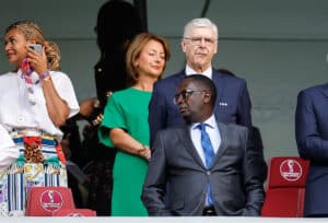 Srbiju uživo gledaju Piksijevi prijatelji Dejan Savićević, Den Tana i Arsen Venger (FOTO) 3 Srbiju uživo gledaju Piksijevi prijatelji Dejan Savićević, Den Tana i Arsen Venger (FOTO) 3