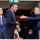 Srbiju uživo gledaju Piksijevi prijatelji Dejan Savićević, Den Tana i Arsen Venger (FOTO) 1