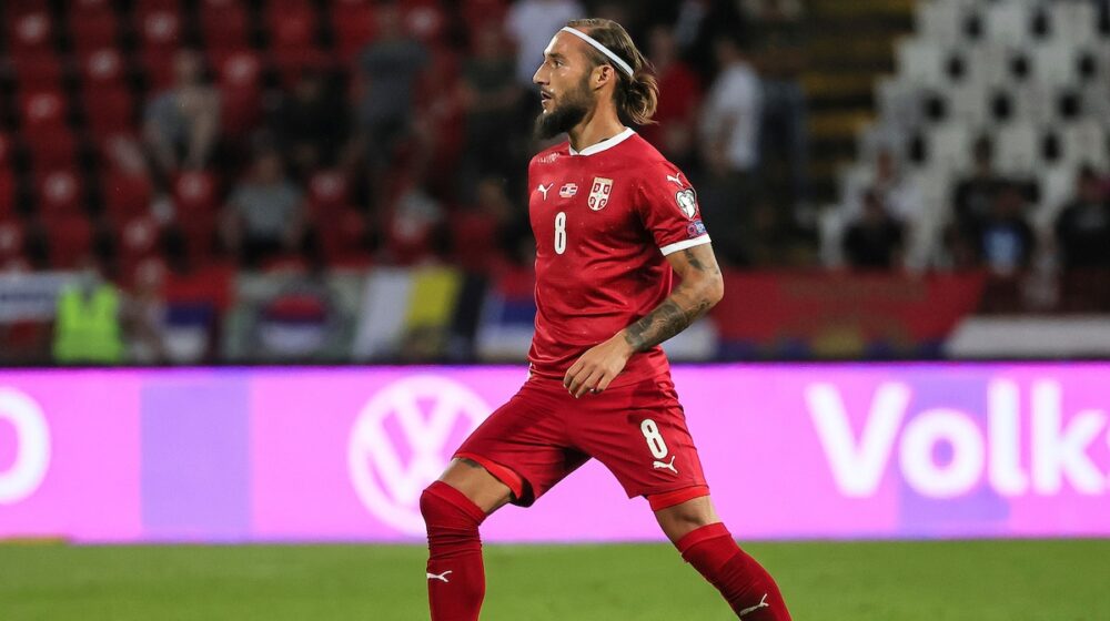 “Osigurač” na sredini, zbog Srbije odbio dve zemlje: Ko je Nemanja Gudelj, jedan od omiljenih Piksijevih igrača? (VIDEO) 1