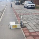 Polomljena kutija i ogoljeni strujni kablovi na leskovačkom bulevaru 3