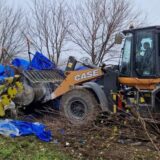 U toku uklanjanje divljih migrantskih kampova na teritoriji Subotice: U šatorima od garderobe do grejnih tela 9