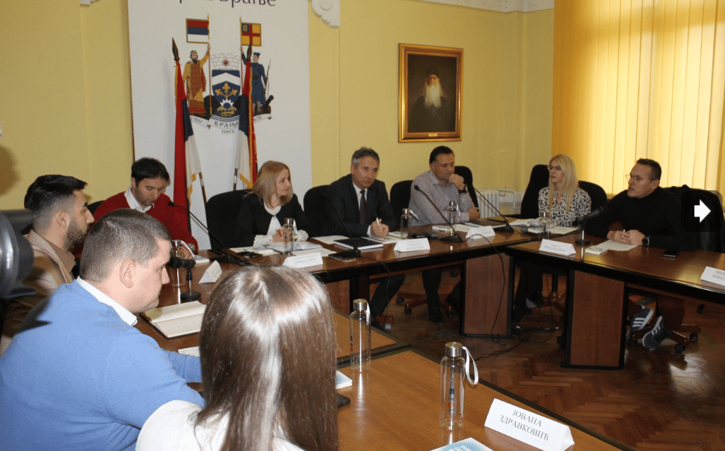 Mladi iz Vranja razgovarali sa predstavnicima vlasti o poboljšanju svog položaja 2