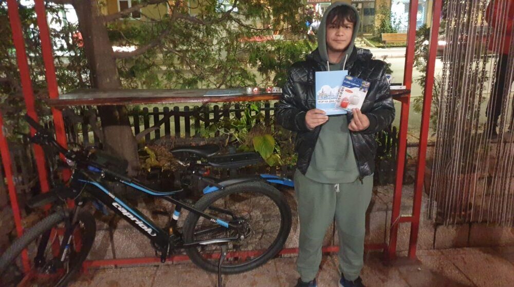 U akciji „Osvetli se!“ 50 Borana dobilo svetla za bicikl 1