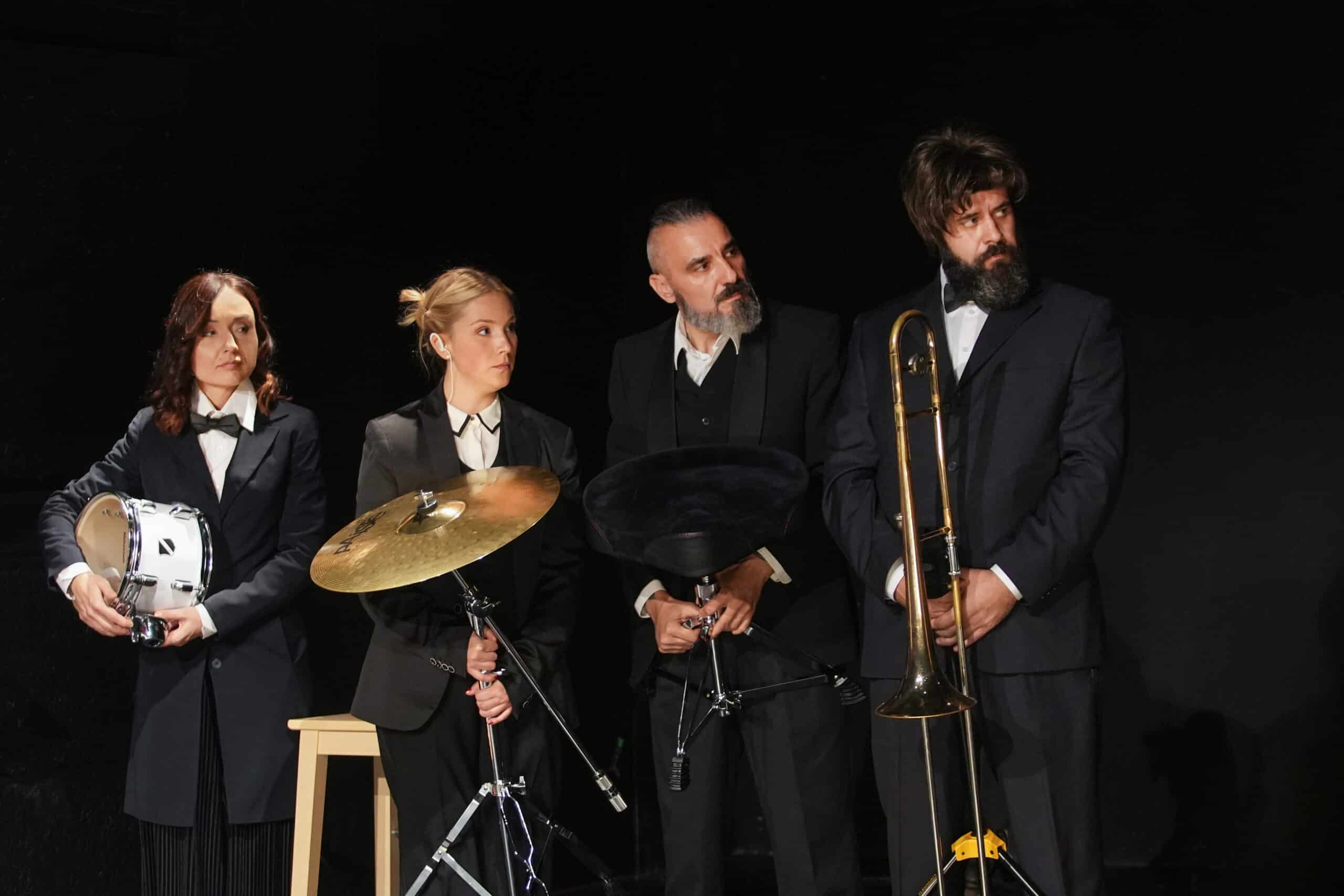 Ovacije za duhovite, gorke, groteskne i maestralne "Slike iz Amerike" Miloša Lolića i Danice Maksimović 2 Ovacije za duhovite, gorke, groteskne i maestralne "Slike iz Amerike" Miloša Lolića i Danice Maksimović 2