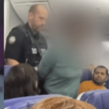 Putnica usred leta pokušala da otvori vrata aviona: Vikala da joj je Isus rekao da to učini 9
