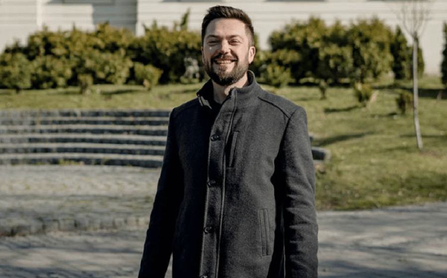 Mogao da bira gde će, ali se vratio u rodni grad: Marko iz Sremske Mitrovice među 100 najboljih mladih lekara u Srbiji 1