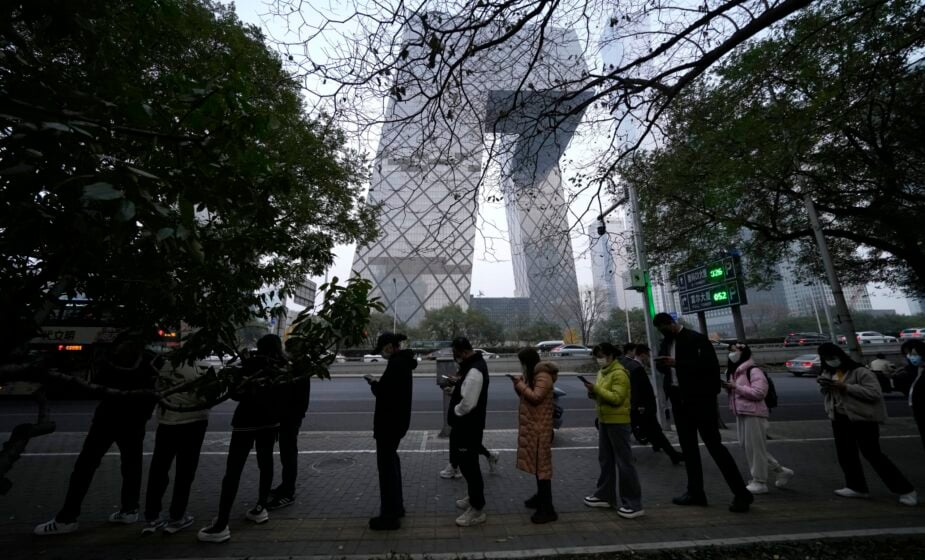 Kina prijavila više od 10.000 novoobolelih od korone, u Pekingu se zatvaraju parkovi 1