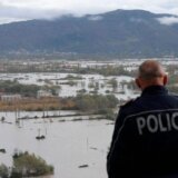 Devojčica se utopila u Skadru, potraga za majkom i još dvoje dece 10
