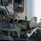 Sudar dva šlepera na auto-putu u blizini Beške, goreo kamion koji je prevozio pivo 4