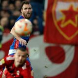 Crvena zvezda iskoristila kiks Partizana: Katai i Kangva matirali Čukarički, za plus 10 u odnosu na večitog rivala 13