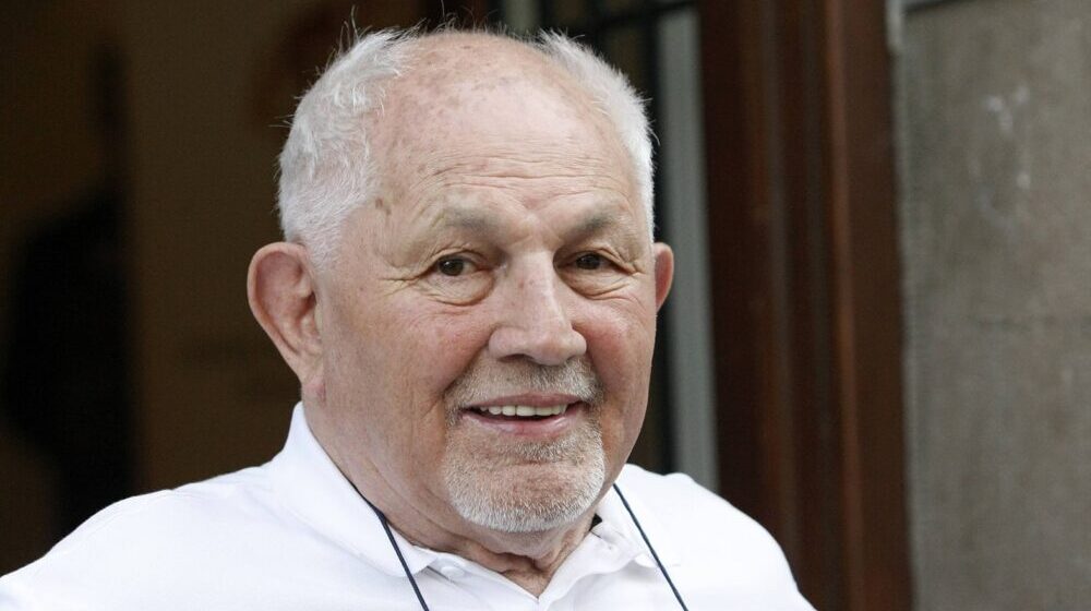 Matija Bećković za Danas: Meteorit koji je pao na njivu dobio je ime Mića Danojlić 1