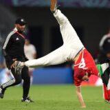 Navijač sa zastavom Palestine prekinuo utakmicu između Tunisa i Francuske 5