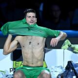 Đokoviću se tresle ruke, potpuno iscrpljen na kraju meča sa Medvedevim (VIDEO) 10