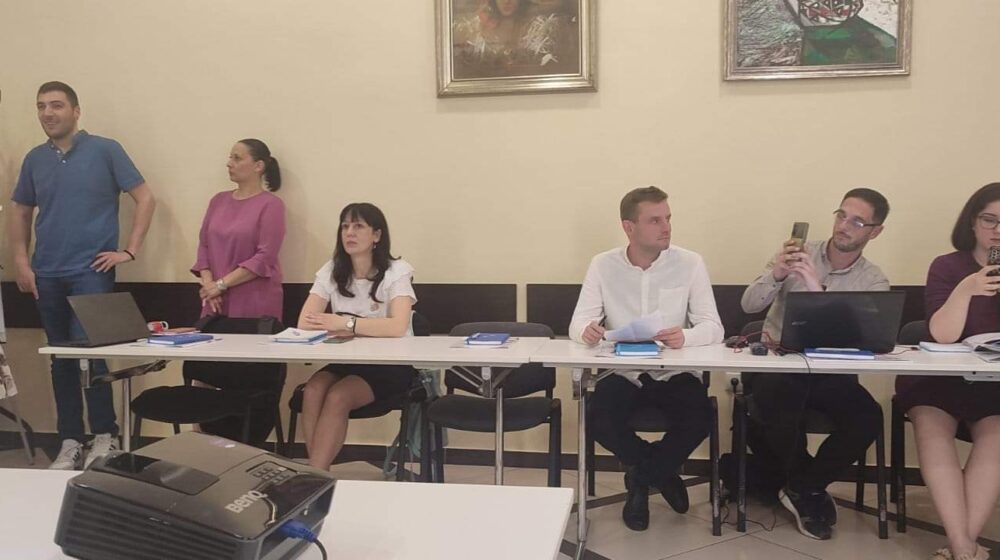 Zloupotreba mladih u Kancelariji za mlade u Šapcu: Koordinatorka volontere vodila na skupove koje organizuje SNS 1
