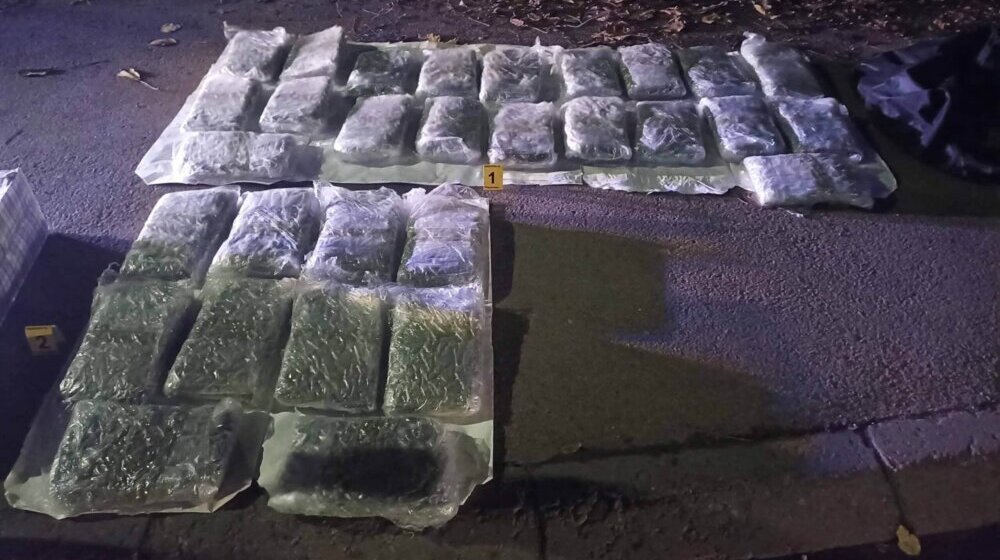Policija u Rakovici zaplenila oko 15 kilograma marihuane 1