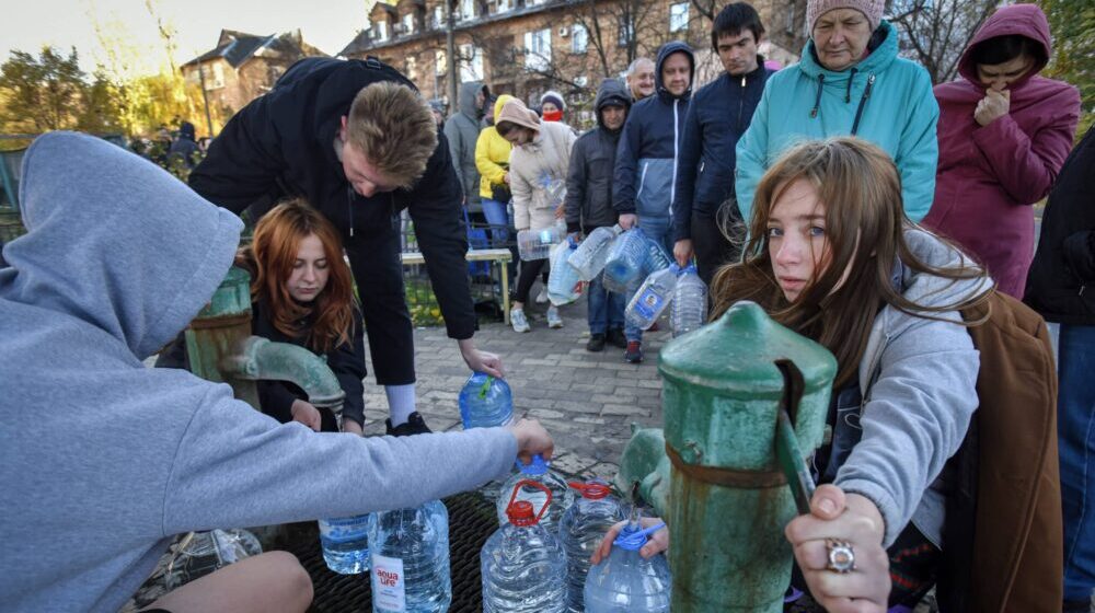 Kilometarski redovi za hranu i vodu u Kijevu: Vlasti strahuju da ne dođe do nemira 1