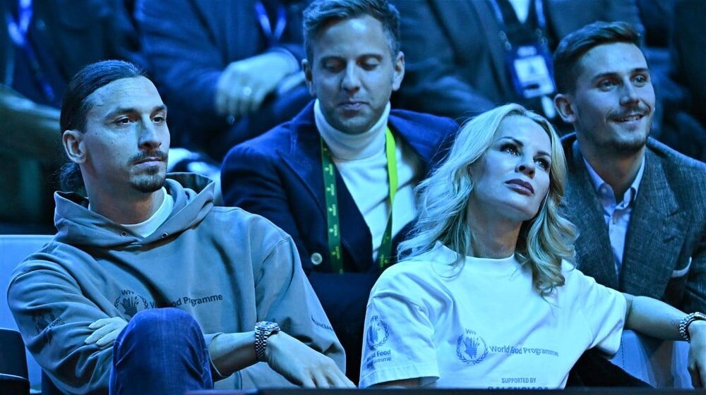 Ibrahimović i Đoković pozirali sa peharom pobednika Završnog mastersa (VIDEO) 1