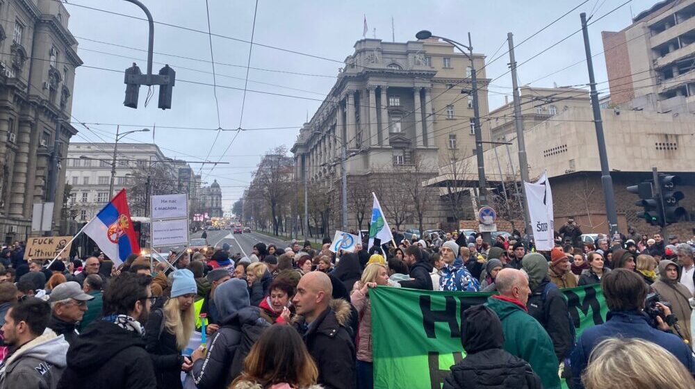 (VIDEO) Protest protiv Rio Tinta završen: Organizatori najavili da će ostati ispred Vlade Srbije do ispunjenja zahteva 1