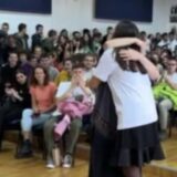 Posle nemilih scena iz Trstenika slika koja vraća veru u obrazovanje: Kako je profesorka Ana ispraćena u penziju (VIDEO) 16