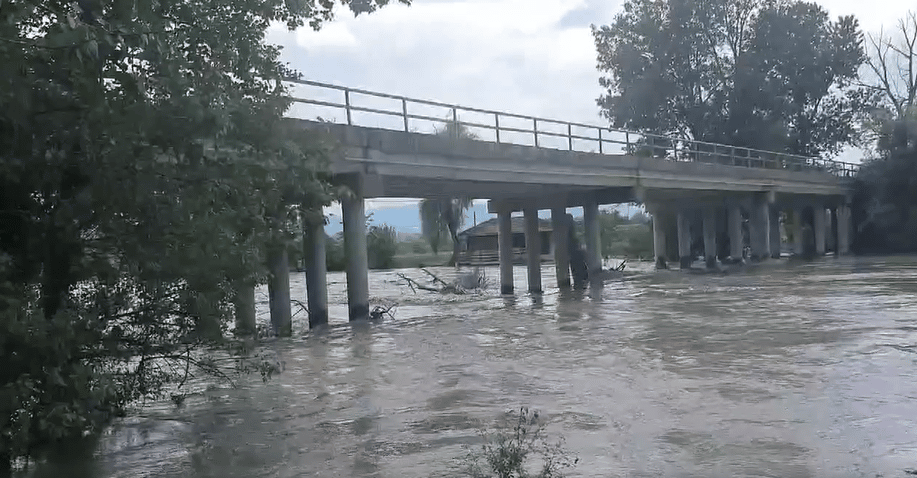 Most koji spaja Mrčajevce i Slatinu oštećen 2020. godine, preko reke moguće samo preko Čačka ili Kraljeva 1