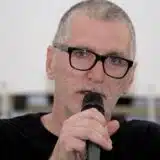 Srđan Gojković Gile komentarisao nekadašnje muzičare u politici u novom intervjuu povodom 40-godišnjice albuma "Lišće prekriva Lisabon" 15