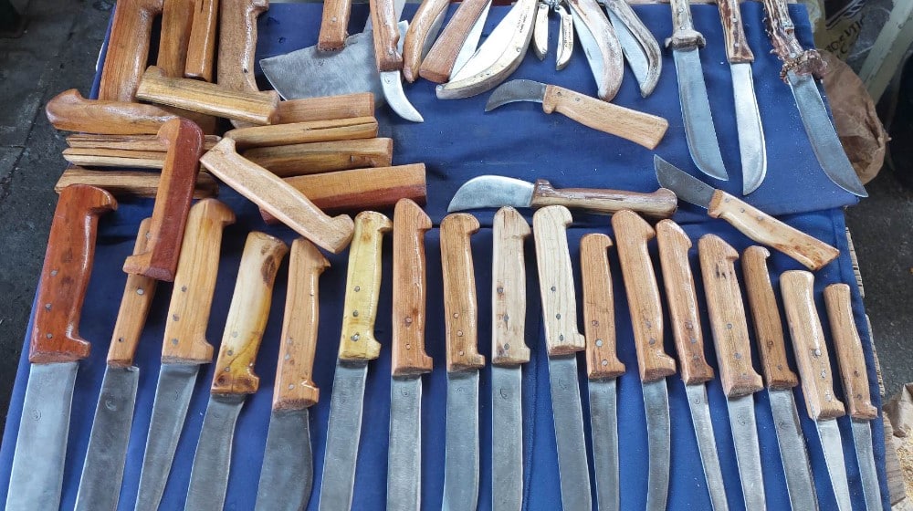 "Ovakvih noževa nema više. Kada odem neće imati ko da nastavi tradiciju”: Ispovest Zaječarca koji u rukama ima tajnu starog zanata 3 "Ovakvih noževa nema više. Kada odem neće imati ko da nastavi tradiciju”: Ispovest Zaječarca koji u rukama ima tajnu starog zanata 3