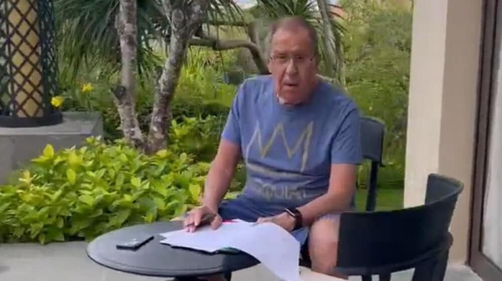 Sergej Lavrov nosi majicu s imenom čuvenog umetnika Baskijata: Ko je umetnik koji je predvideo Tik Tok i Fejsbuk 1