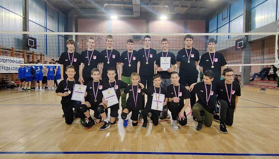 Zrenjaninski mladi odbojkaši pobednici turnira u Somboru 1